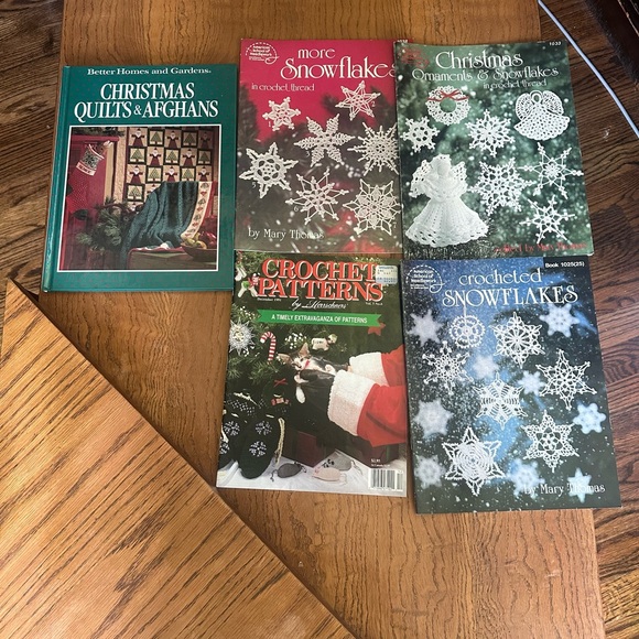 Christmas crochet book bundle - Picture 1 of 7